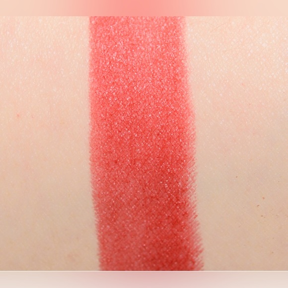 MAC Cosmetics Powder Kiss limited edition devoted to chili. - Picture 3 of 3